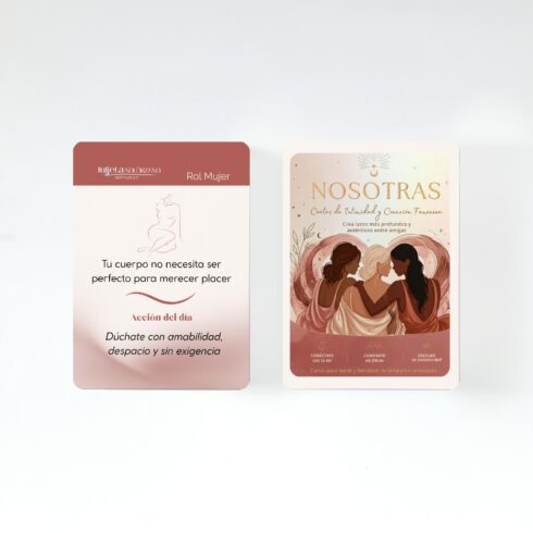mockup/5a8d5f69-60b7-418a-9f71-6ab1317954e6.jpg Cartas de Autoconocimiento y Amistad para Mujeres en Empaque de Film Transparente